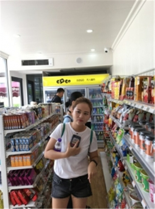 進(jìn)無(wú)人超市購(gòu)物的多是年輕人 進(jìn)無(wú)人超市購(gòu)物的多是年輕人