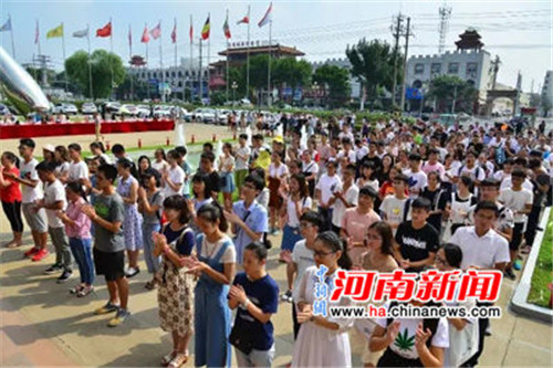 此次儀式中，雙匯集團漯河總部共有210名員成為第一批“金秋獎學(xué)”的獲得者。