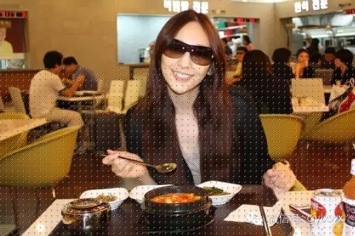 明星旅行糗事一籮筐 總有一個(gè)萌到你！