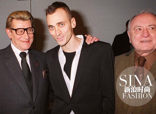 Yves-Saint-Laurent、Hedi-Slimane、Pierre-Bergé在Dior后臺(tái)的合影