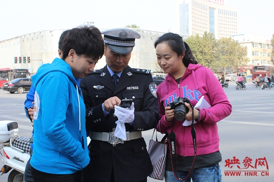 執(zhí)勤民警楊華民現(xiàn)場(chǎng)發(fā)微博