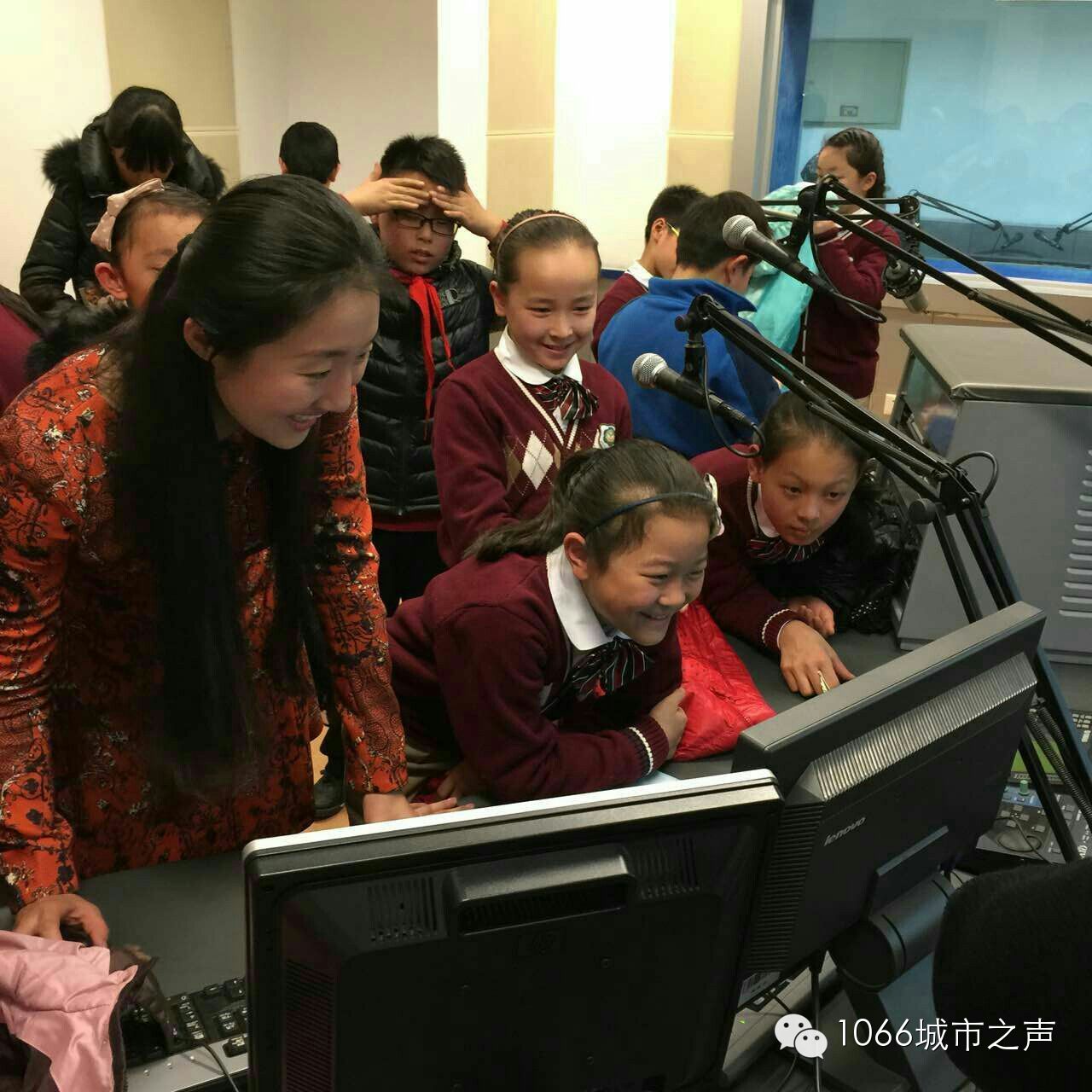 “好激動，好激動”！天天上學(xué)、放學(xué)都從廣播大廈經(jīng)過，今天終于進來了！