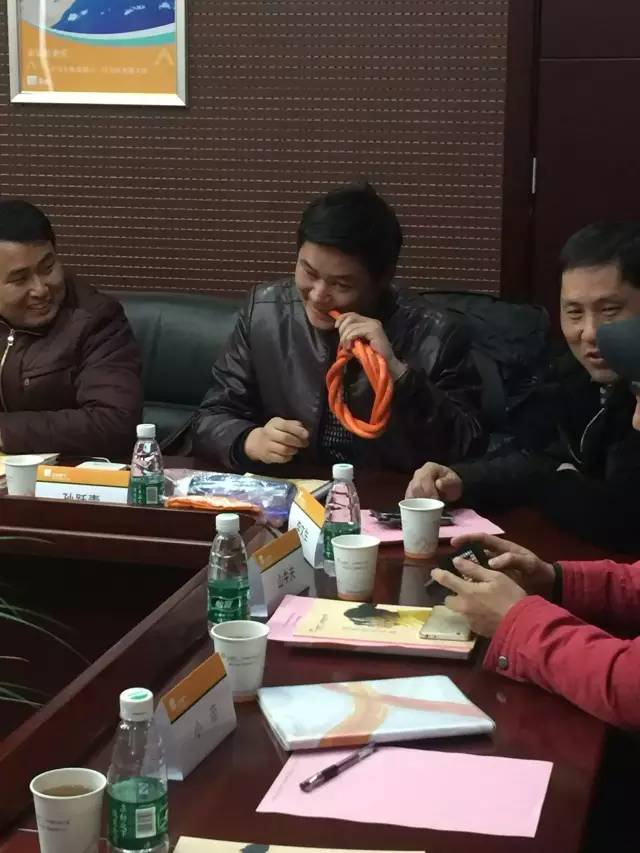 小編想問一下咬膠管的孫老師，優(yōu)質(zhì)膠管的口感如何呢？