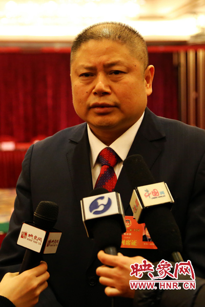 全國政協(xié)委員，河南弘昌集團、信陽毛尖集團董事長陳世強