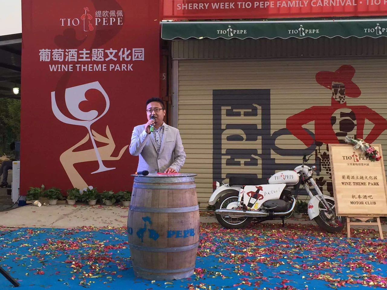 我們的巖歐巴出場嘍！真的是迷倒臺下一片！