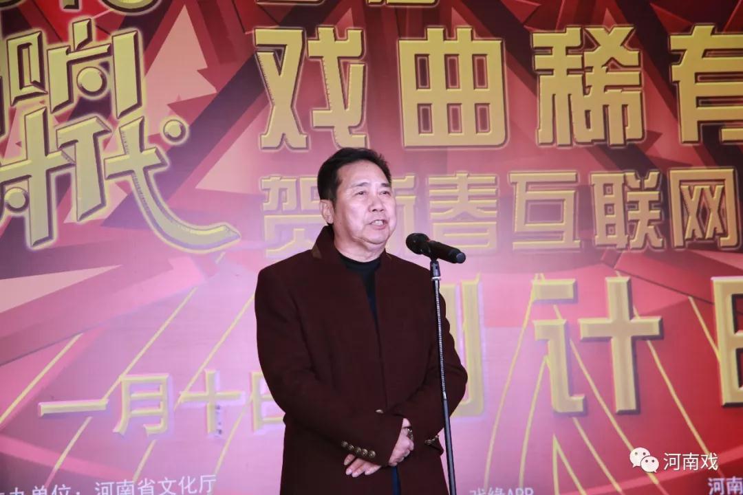 中國戲劇家協(xié)會(huì)副主席、河南豫劇院院長李樹建介紹活動(dòng)概況