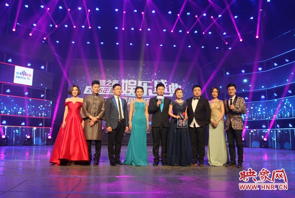 娛樂(lè)976主持人盛裝亮相 娛樂(lè)976主持人盛裝亮相