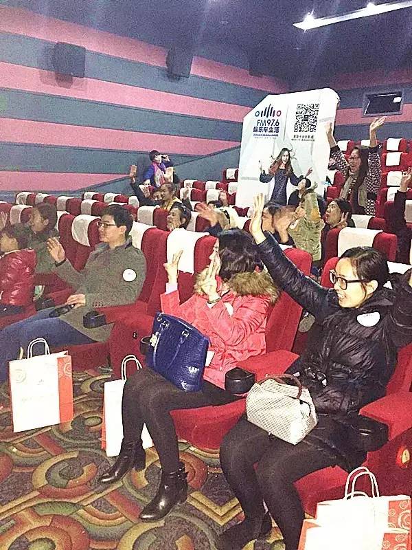 來到活動現(xiàn)場的每一位觀眾都十分熱情哦！