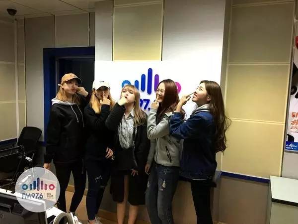 豬鼻行動(dòng)！預(yù)備……按！長(zhǎng)腿妹妹都是天然美女哦！