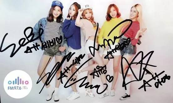 哎呦不錯(cuò)哦！路飛收到美女們的簽名照，到底中意哪一位呢？