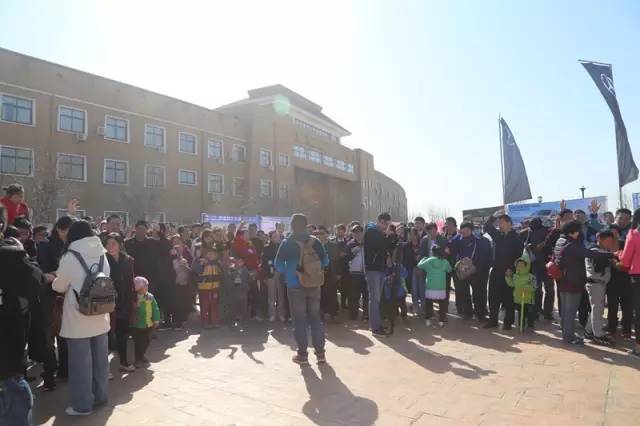 主持人胖達帶領(lǐng)魚油們進行抽獎環(huán)節(jié)，禮物大大滴呦！