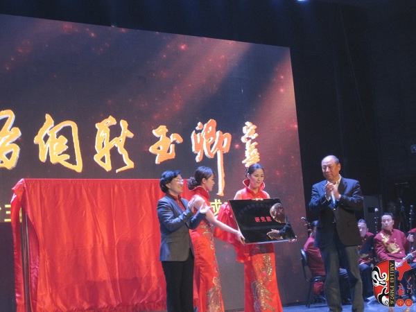 省委組織部副部長(zhǎng)、人力資源和社會(huì)保障廳廳長(zhǎng)楊盛道，省文化廳廳長(zhǎng)楊麗萍為玉卿戲曲音樂(lè)藝術(shù)研究院揭牌