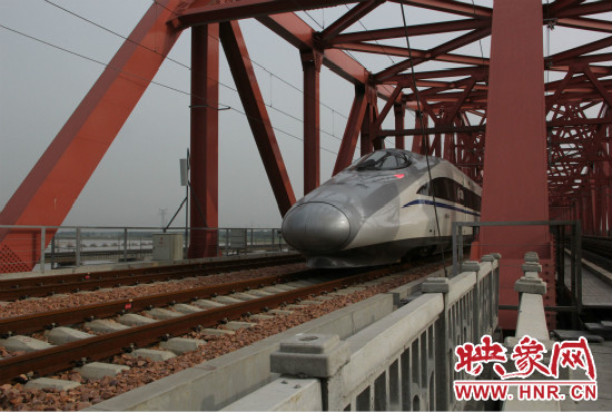 此趟列車為執(zhí)行鄭焦鐵路運行試驗任務(wù)的DJ55108次動檢車。