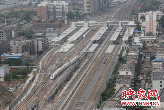 本次運行試驗由2列CRH2A型動車組擔(dān)當(dāng)，計劃試驗速度為每小時200公里。