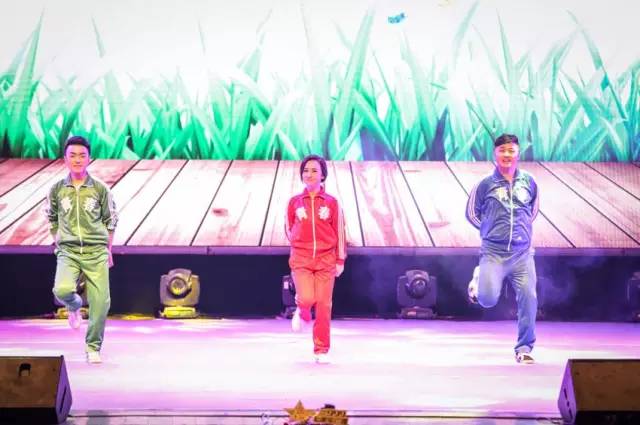 趙帥、夢(mèng)茹、樂(lè)天 舞蹈《咱們屯里的人》