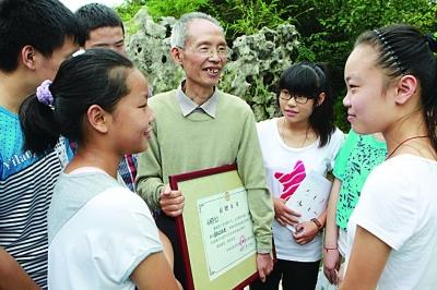 退休教師孫國(guó)華捐出畢生積蓄助學(xué)