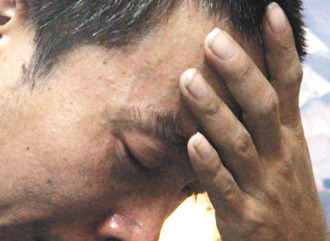 10歲方姓男童遭割喉殺害，父親淚流不止說(shuō)，小兒子走了，他不知道該如何活下去。 臺(tái)灣《聯(lián)合報(bào)》