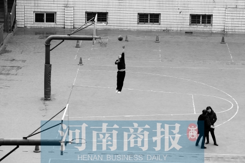 目前，鄭州市有超過30所學(xué)校對(duì)社會(huì)開放體育設(shè)施
