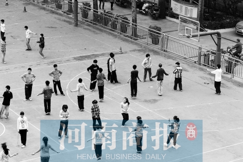 有學(xué)校擔(dān)心，個(gè)人進(jìn)校園鍛煉，安全隱患大