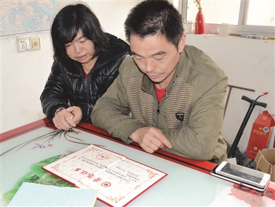 如今，劉圓父母想念女兒時只能看著榮譽證書發(fā)呆