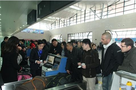 春運(yùn)首日南陽(yáng)機(jī)場(chǎng)運(yùn)送旅客超千人 春運(yùn)首日南陽(yáng)機(jī)場(chǎng)運(yùn)送旅客超千人