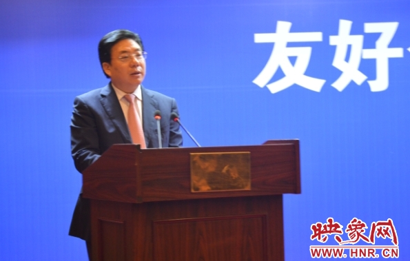 市委副書記、市長李柳身出席簽約儀式并講話