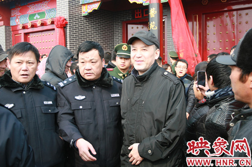 郭達(dá)現(xiàn)身馬街書會現(xiàn)場。