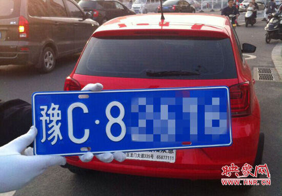 藏在后備箱的車號(hào)牌 藏在后備箱的車號(hào)牌