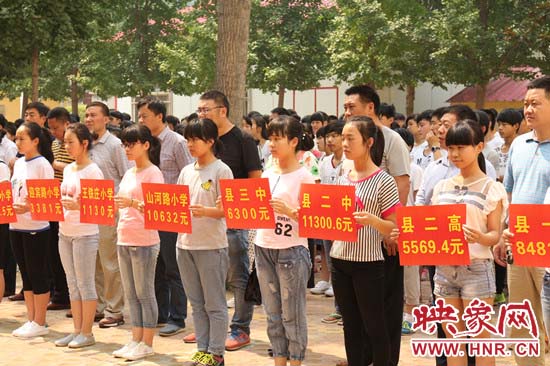 經(jīng)過一周的廣泛宣傳動(dòng)員，全縣教育系統(tǒng)共捐款174113元。