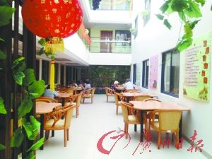 某酒店式養(yǎng)老院的開(kāi)放餐廳。羅樺琳/圖