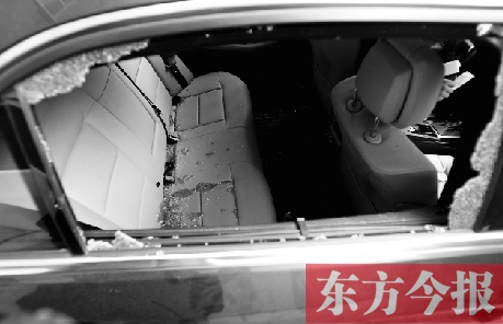 前日晚，鄭州市順河路一家屬院，一輛汽車被撬，物品被盜