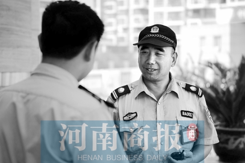 現(xiàn)在的劉阿春，在鄭州一家酒店當(dāng)保安經(jīng)理