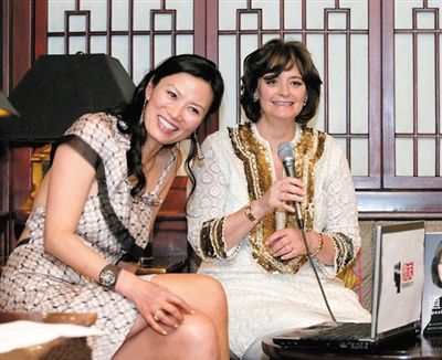 英國《每日郵報》刊發(fā)了一張鄧文迪曾幫助布萊爾夫人在中國推銷其自傳的圖片。