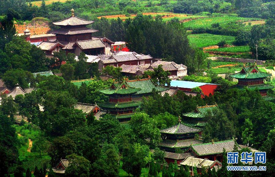　從少林寺對面的山峰上俯瞰少林寺常住院的全貌(2012年8月4日攝)。