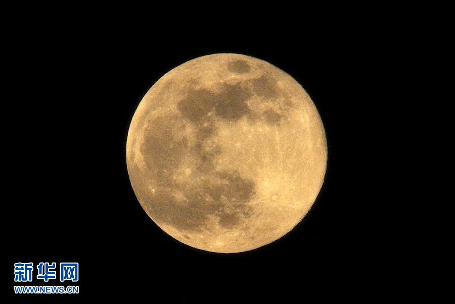 6月23日晚，云南省昆明市上空的圓月。