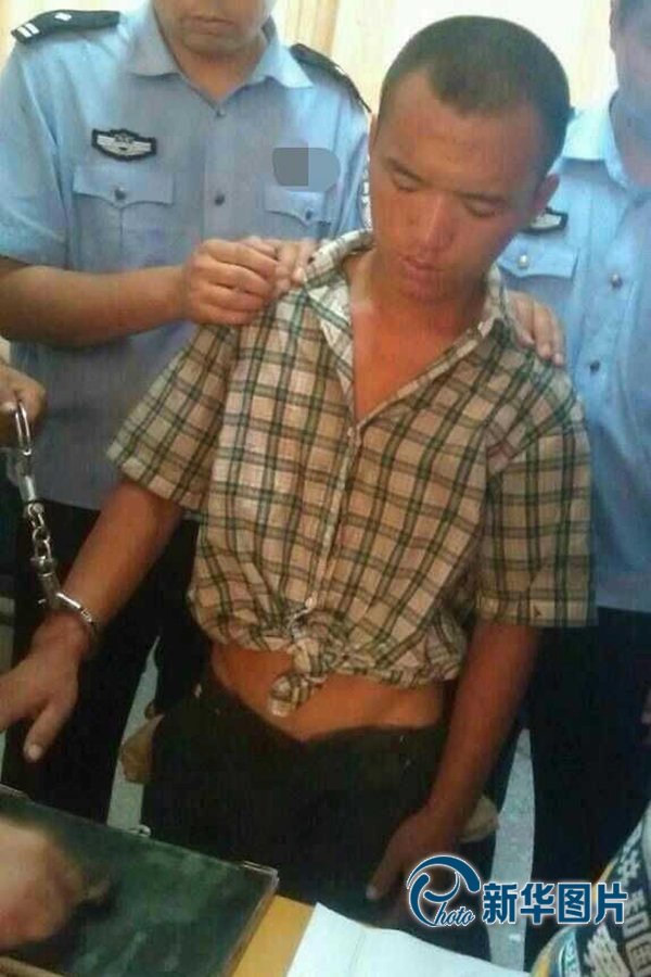 2013年8月20日午間，河南省安陽警方將“8.19公交搶劫案”嫌犯24歲的周江波緝拿歸案。圖片來