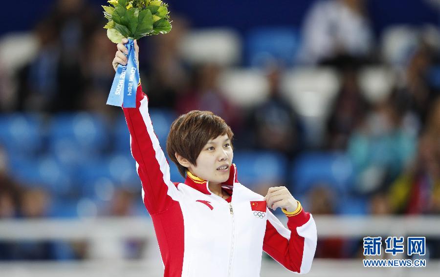 2月13日，中國選手李堅柔在獻(xiàn)花儀式上。