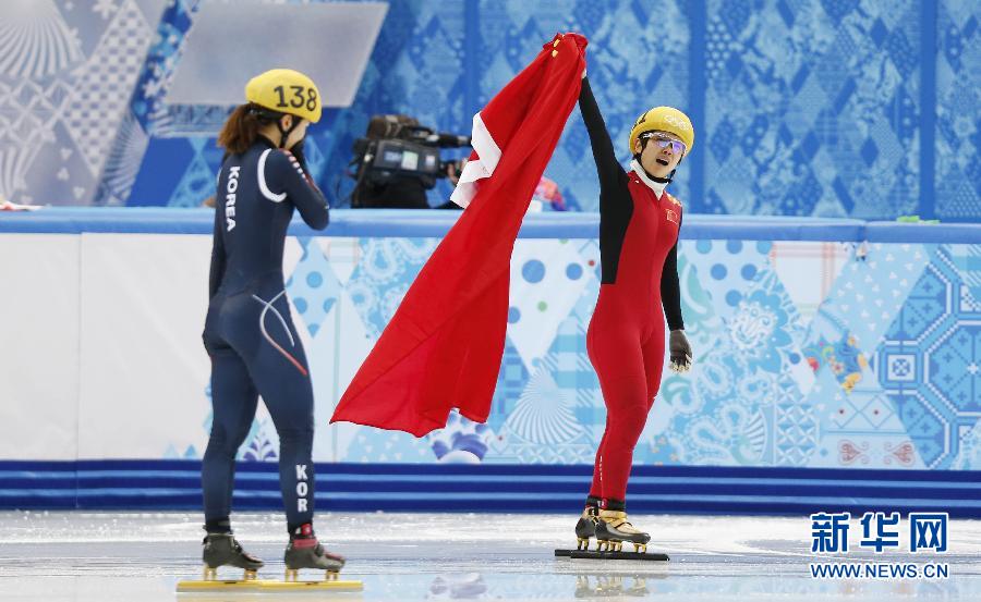 2月13日，中國選手李堅柔（右）在比賽后慶祝。