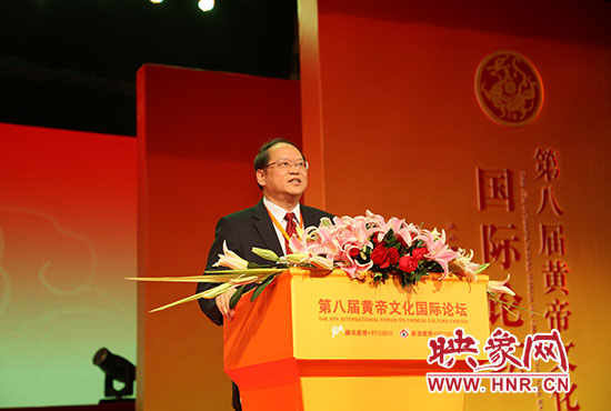 臺灣大學(xué)哲學(xué)系教授、美國耶魯大學(xué)哲學(xué)博士傅佩榮做演講