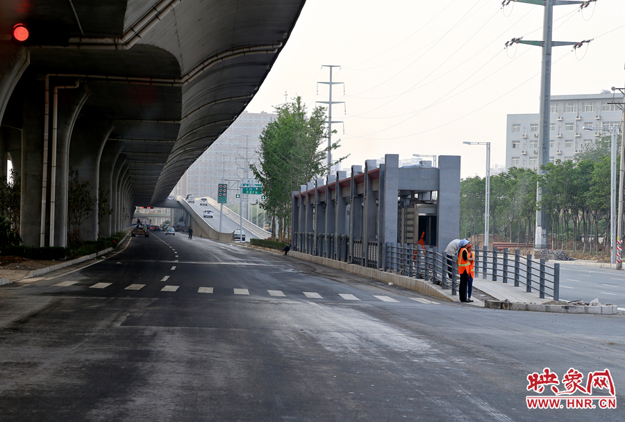 三環(huán)快速路的BRT站點建設(shè)也在加緊施工中