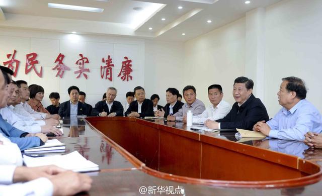 習近平在張市鎮(zhèn)召開座談會