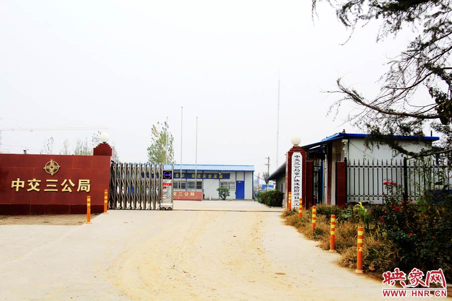 鄭州市京廣快速路南段三工區(qū)項(xiàng)目部還未撤離。