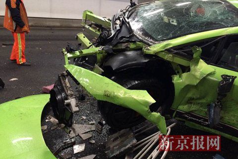 一輛蘭博基尼與一輛法拉利發(fā)生事故，現(xiàn)場(chǎng)狀況慘烈