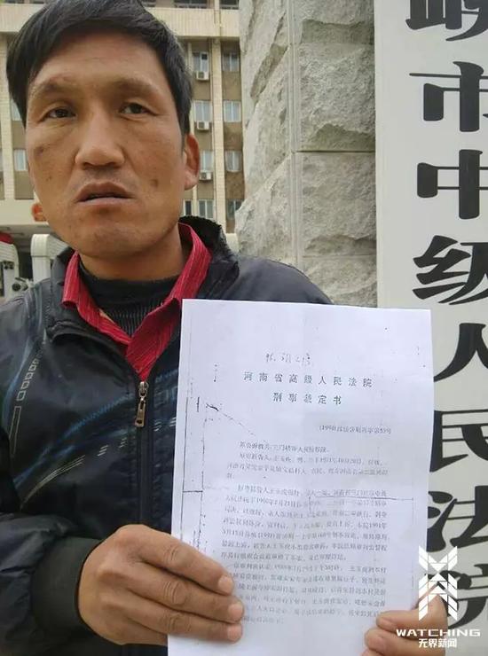 ▲“強(qiáng)奸殺人犯”王玉虎多次到河南三門峽市中級(jí)法院討判決，20年來無果