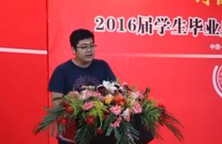 河南大學一位老師的畢業(yè)致辭 一夜間火遍全國