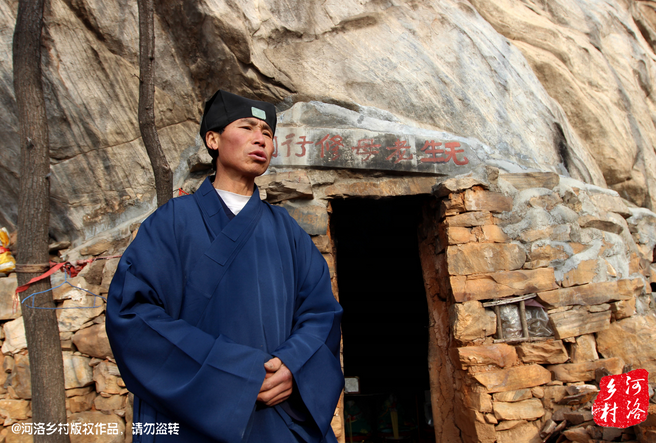 在這個(gè)山洞住多久，他沒有時(shí)間表，他說要看自己的內(nèi)心，修行夠了就離開，如果需要繼續(xù)修行，就從這里“安老病死