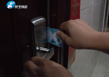 驚！一張卡片秒開(kāi)防盜門 你家的門還安全嗎？