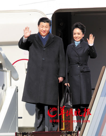 國家主席習(xí)近平首次出訪俄羅斯，夫人彭麗媛陪同。