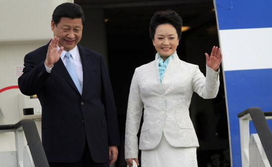 習(xí)近平和夫人彭麗媛在坦桑尼亞。資料圖