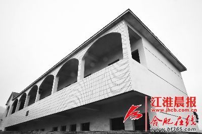 事發(fā)小學(xué)。晨報記者 高博 攝